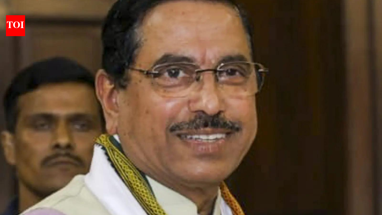 Pralhad Joshi takes charge as education minister a day after Pradhan's exit