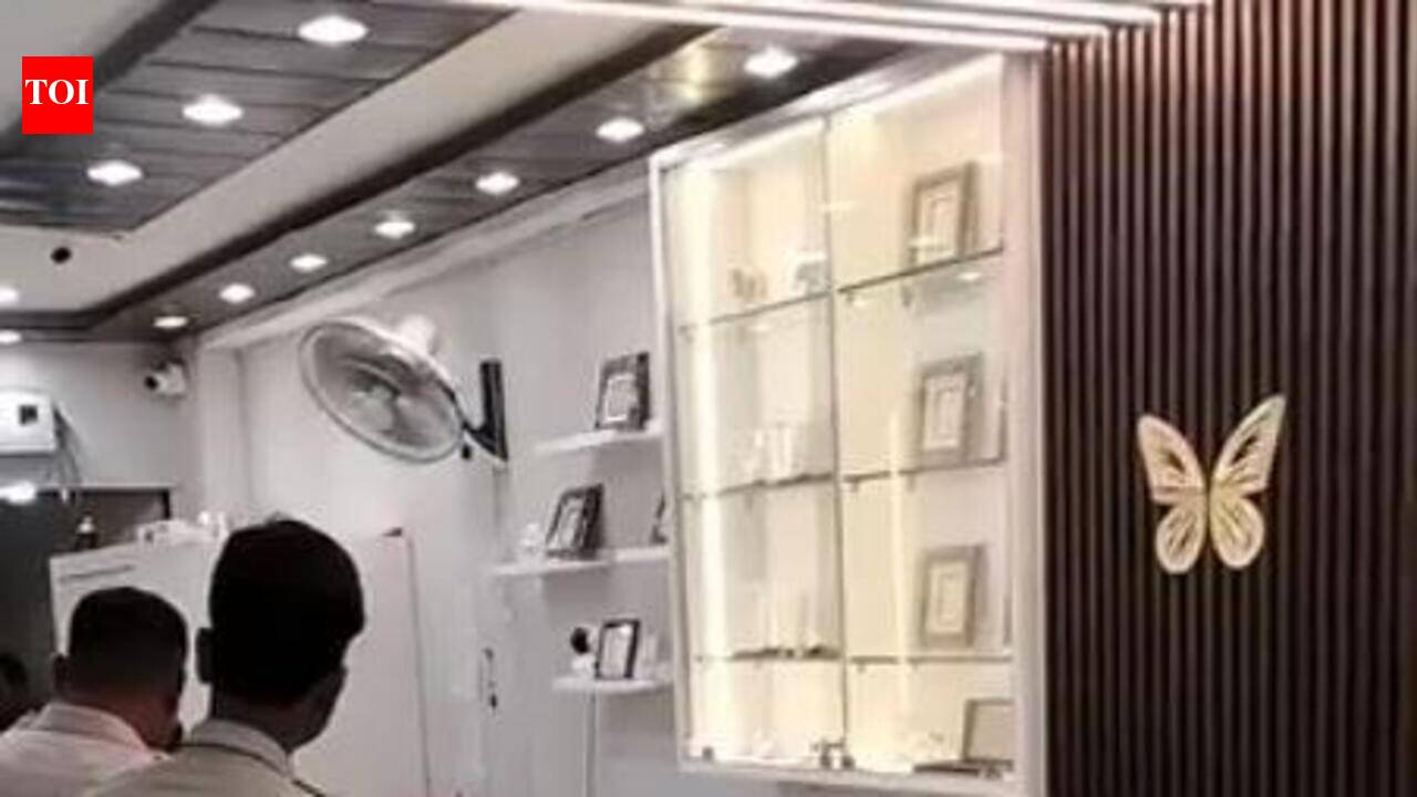 5 masked men loot jewellery, cash worth over Rs 10 lakh in Bikramganj