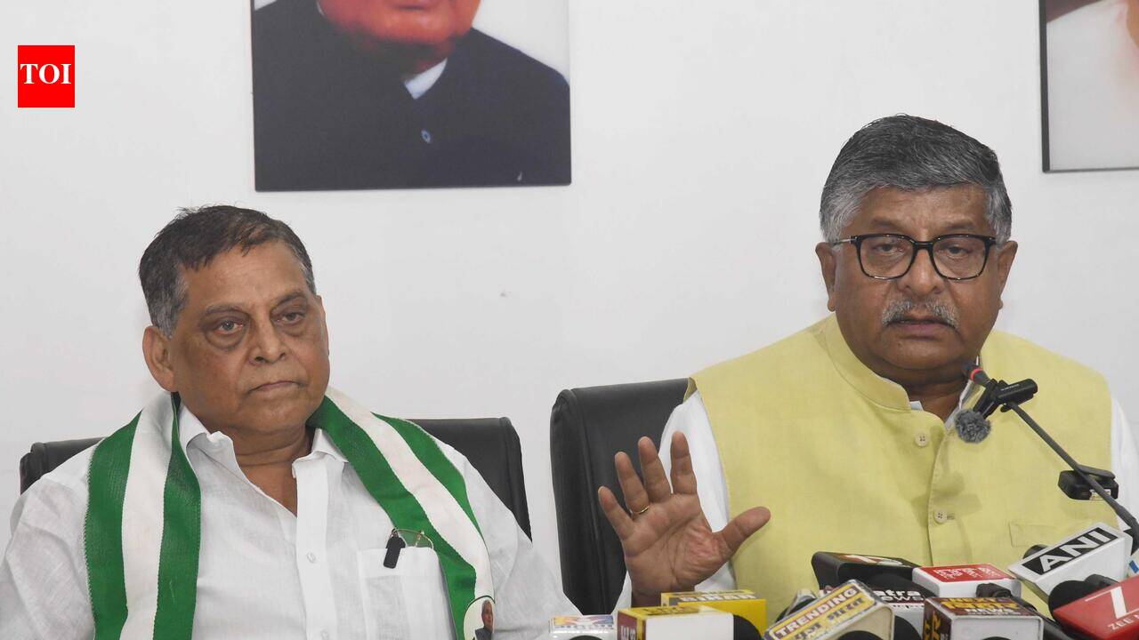 Ravi Shankar targets PK, says BJP will win by huge margin