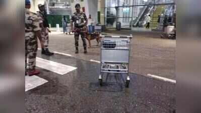 CISF returns unattended purse, gold ring to passenger at Mangaluru airport