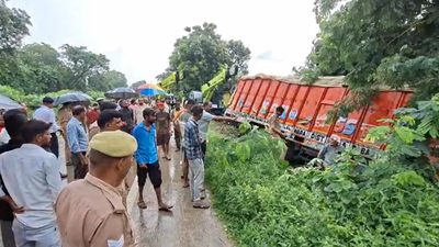 Family of 4, including 2 children, dead after speeding truck ploughs into house in UP
