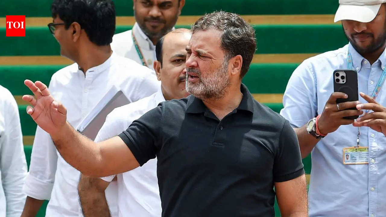 'Pellet guns in Delhi, AK-47s in Bihar': Rahul Gandhi attacks Modi govt over 'jaanleva' system against students