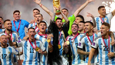 Did Lionel Messi really give every Argentina player a gold Stanley set after losing the World Cup? Here’s the truth behind the viral gift