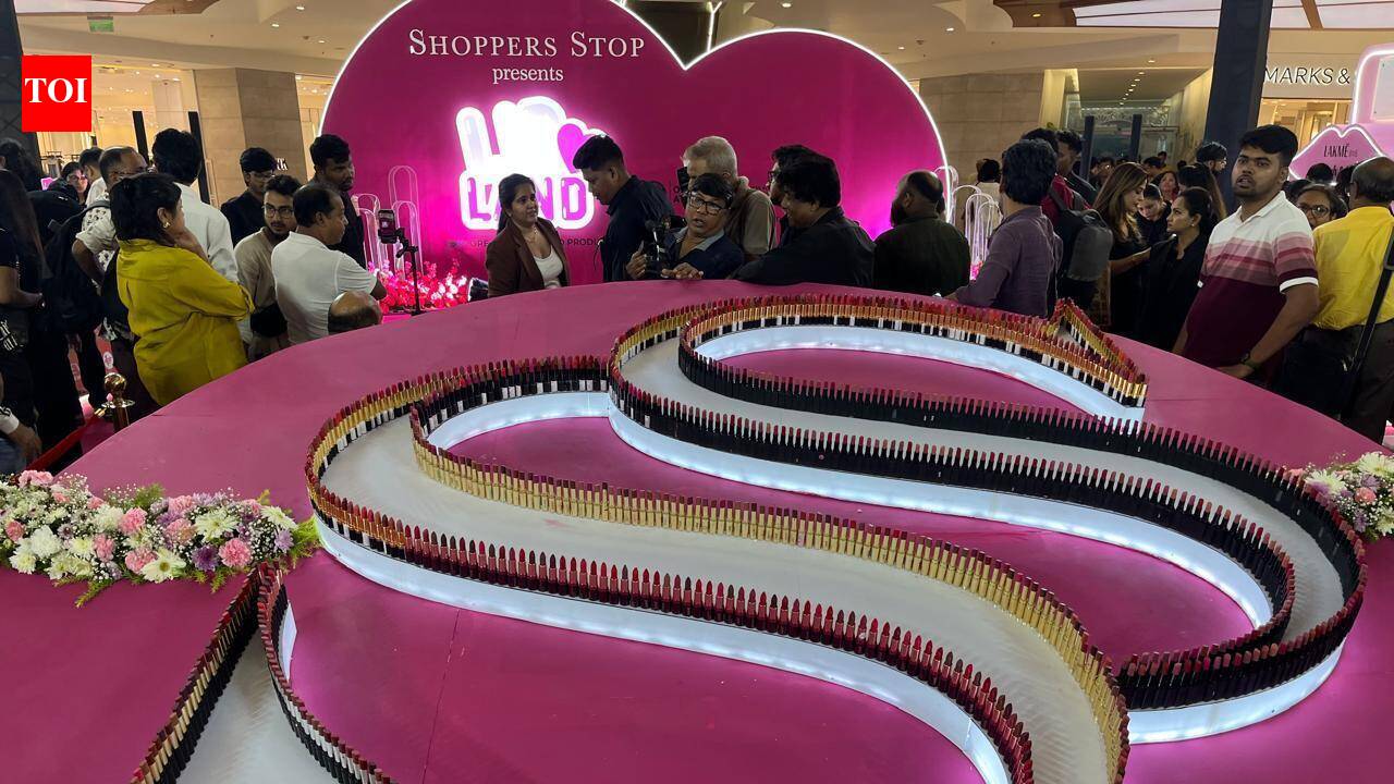 Lipstick Landmark: 1,016 Lipsticks Create Guinness World Records Title