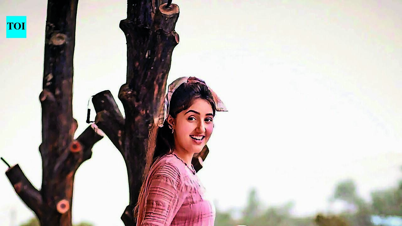 From paper boats to pakoras: Celebs recall fave monsoon moments