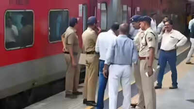 Mumbai GRP recover and return 1665 stolen phones worth Rs 2.4 crore