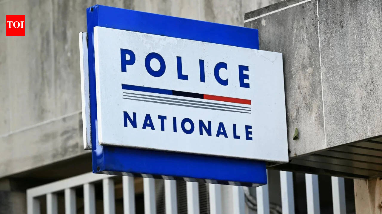 Paris knife attack: Man arrested after three women stabbed near Porte de Clichy