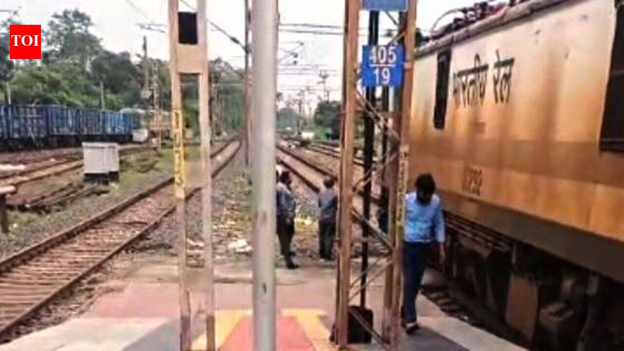 70 Cartons of Unauthorised Water Bottles Seized at Bokaro Railway Station