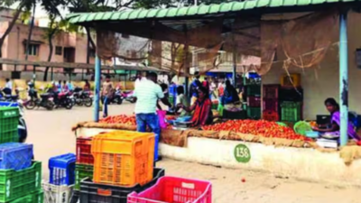 Farmers seek action against private traders at RS Puram uzhavar santhai