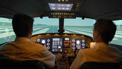 Airline pilots don't eat the same meal and never at the same time, the reason behind this is more unsettling than you think