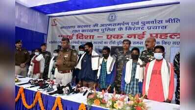 16 Maoists to lay down arms today