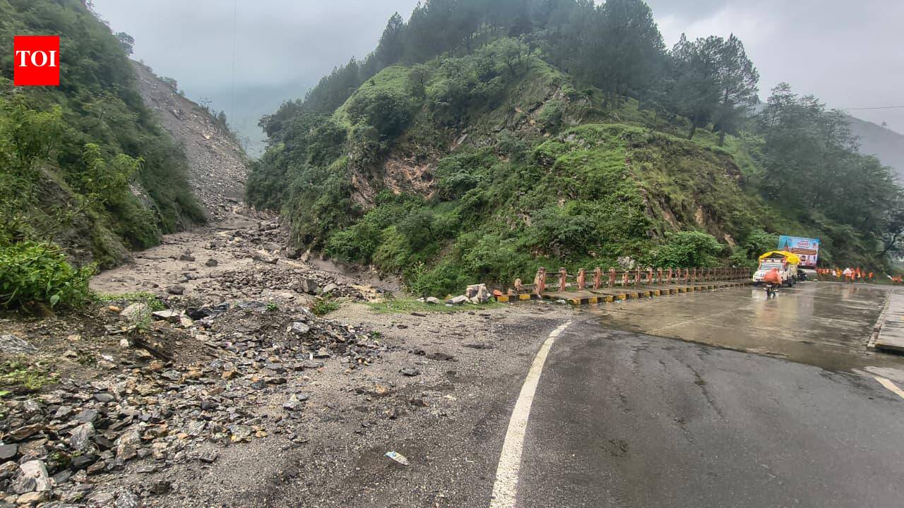 Fissures grow at Dayara Bugyal, raise alarm as debris threatens Gangotri highway bridge
