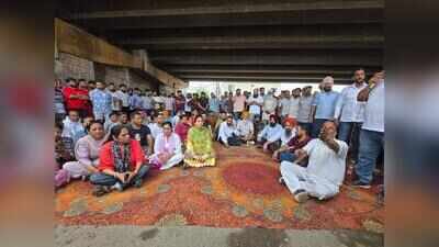 Fed up with 5-month delay, Noorwala Road traders hit streets