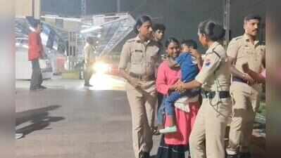 Woman police constable injured after resisting mobile phone snatching on suburban train; migrant worker arrested
