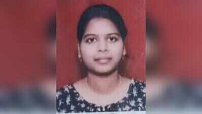 Woman police constable injured after resisting mobile phone snatching on suburban train; migrant worker arrested