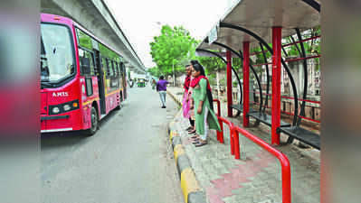 Fire breaks out in AMTS bus in Bapunagar, passengers evacuated
