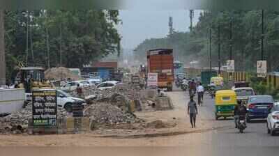 Traffic crawls as Old Delhi-Gurgaon Road chokes under civic neglect