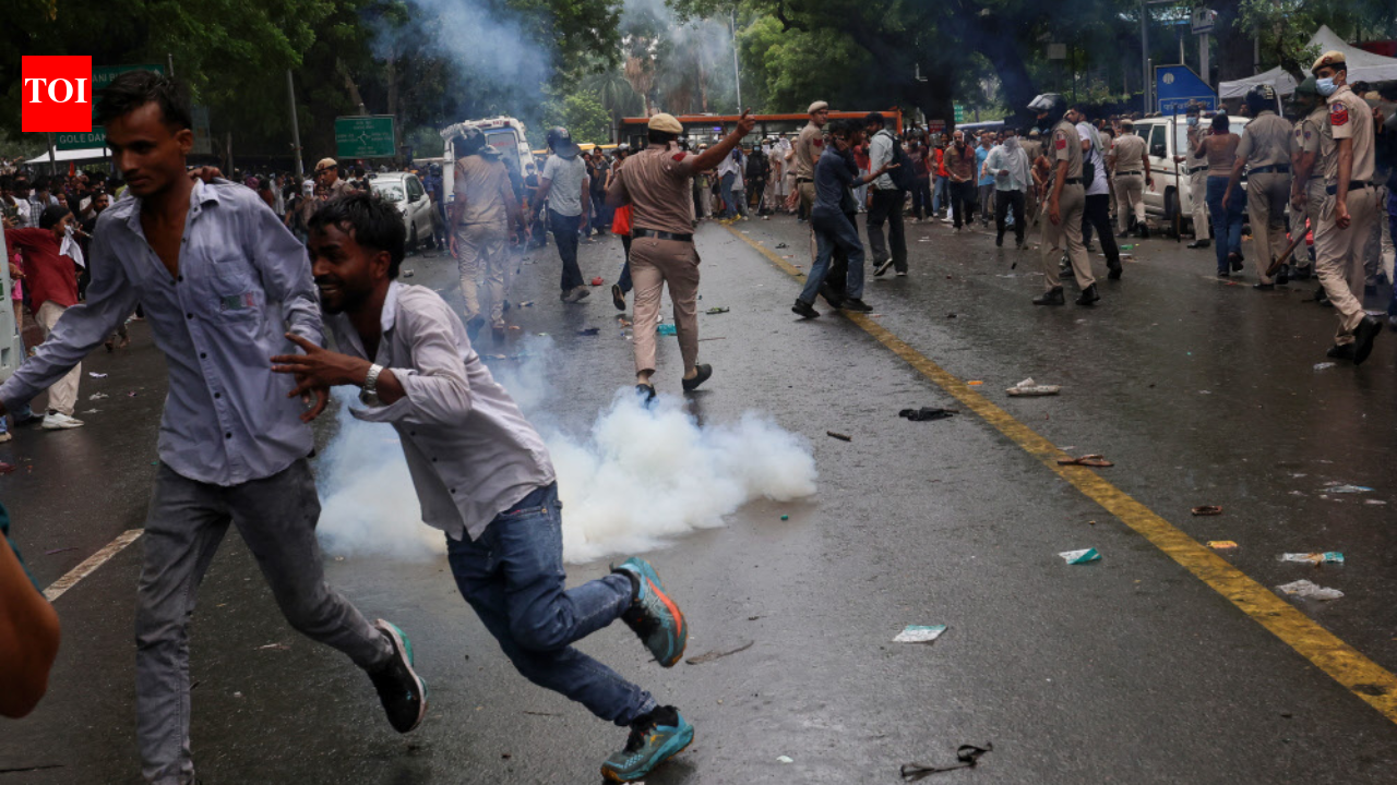 छात्र प्रदर्शनों में हिंसा पर सुप्रीम कोर्ट सख्त: कहा- कानून हाथ में लेने वालों पर हो कड़ी कार्रवाई