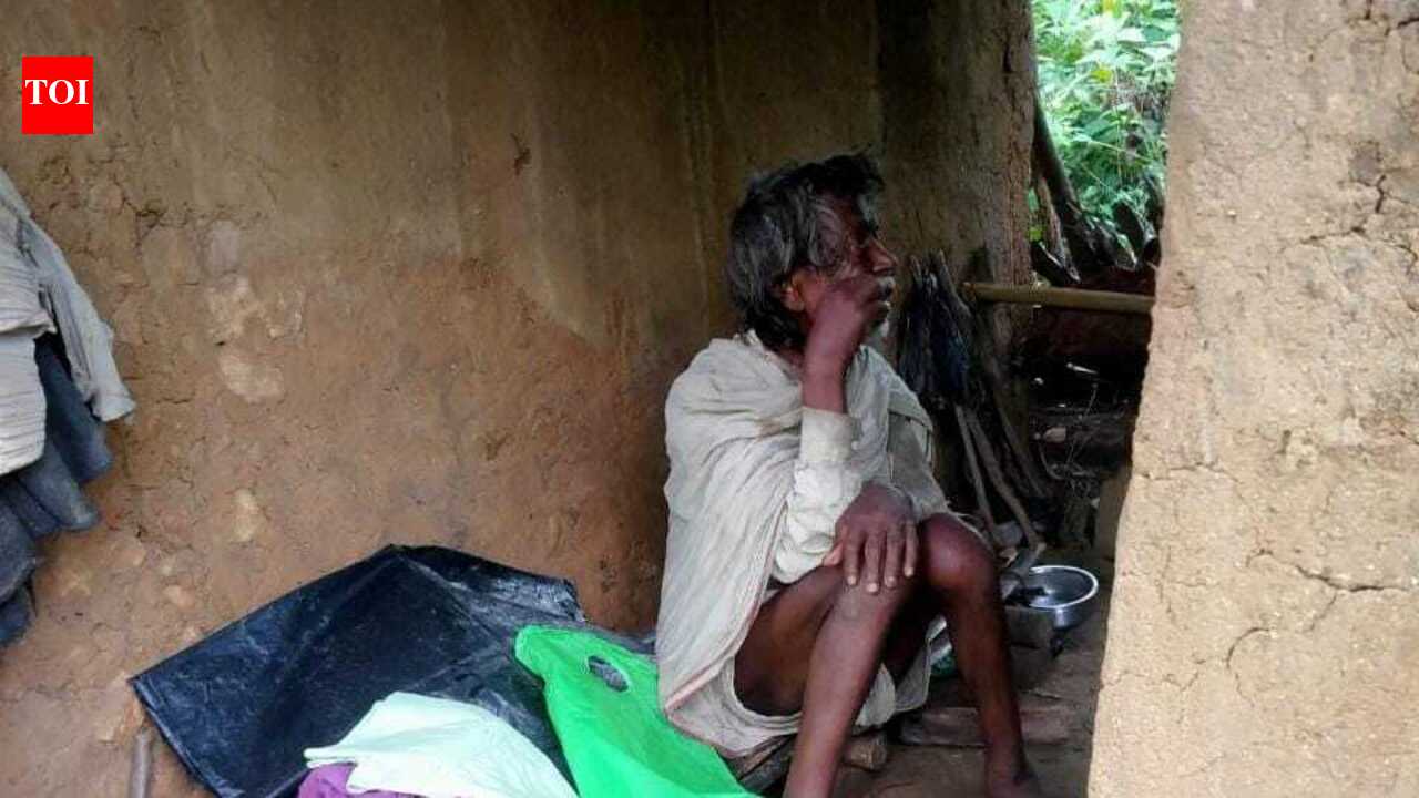 Dhanbad administration extends aid to elderly man living alone in forest