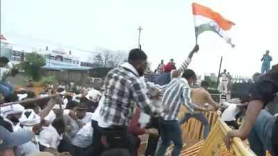 Demand for MSP, reforms: Protesting farmers breach police barricades enroute to Bhopal