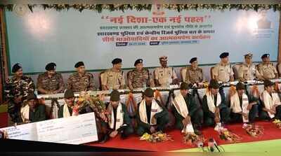 16 Maoists surrender with weapons before state police