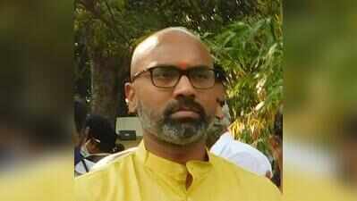 Arvind targets Revanth, KTR over Delhi visit, fee reimbursement dues
