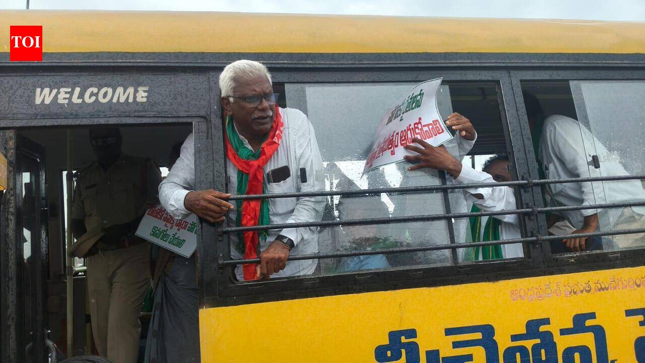Tobacco farmers block NH, demand ₹250/kg support price