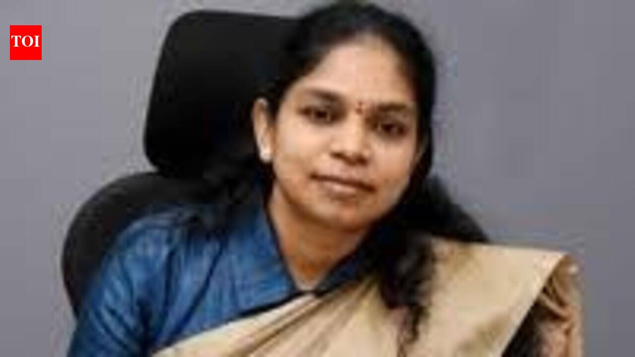 3 officials moved out for allowing dismissed staff to work