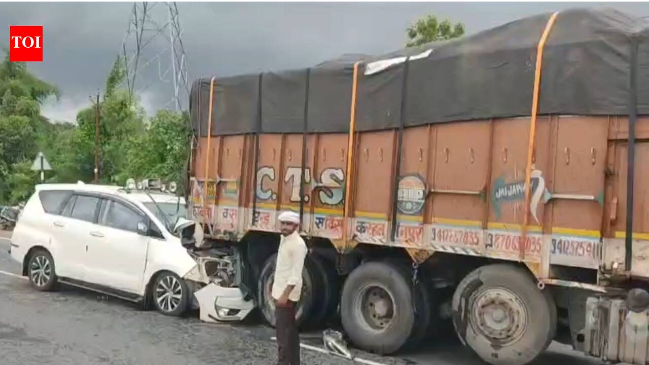 Chhattisgarh state BJP prez hurt after car rams into truck