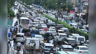Heavy rain cools Jaipur, floods roads and disrupts traffic
