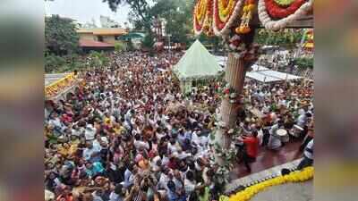 Massive influx of devotees at Ashrams, ghats on Guru Purnima