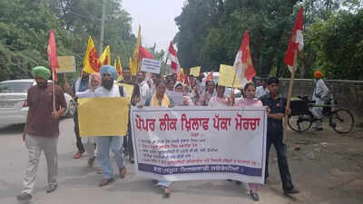 ‘Paper leak’ protests outside Faridkot varsity; ex-CM Charanjit Singh Channi alleges job diversion