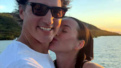 Justin Trudeau and Katy Perry pack on the PDA during yacht date; politician applies sunscreen inside singer's top in VIRAL pics
