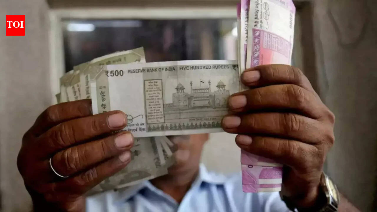 Banks Collected Rs 7,100 Crore as Minimum Balance Penalty in FY26, Private Banks Account for 70%