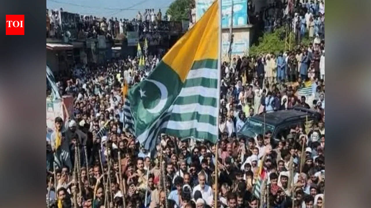 Security forces’ crackdown, civil unrest continue in POK, 20 dead