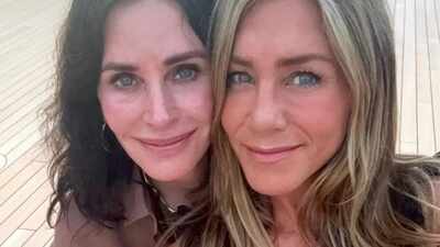 Jennifer Aniston and Courteney Cox vacation in Spain with Pedro Pascal and Jim Curtis
