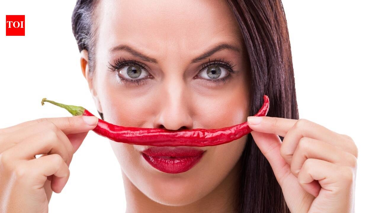 Chefs use THIS simple trick to tell whether a chilli will be spicy or mild before cooking