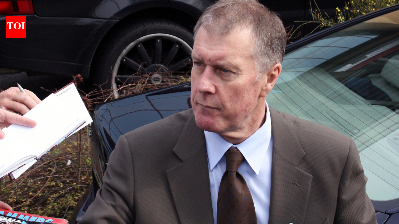 With whom would Sir Geoff Hurst celebrate a famous victory this 30th July?