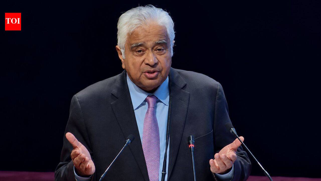 'Criticise govt, don't denigrate India': Harish Salve on dissent and social media
