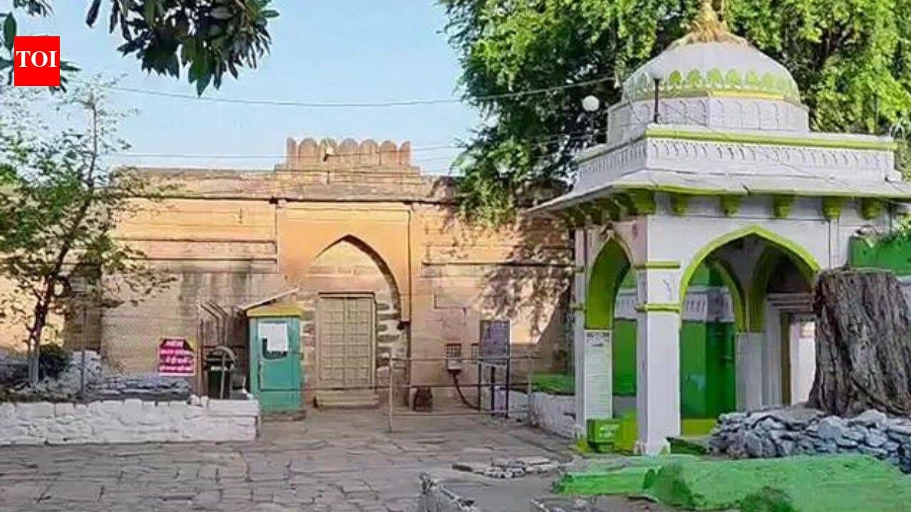 Bhojshala complex row: SC asks government to provide nearby site for Friday namaz