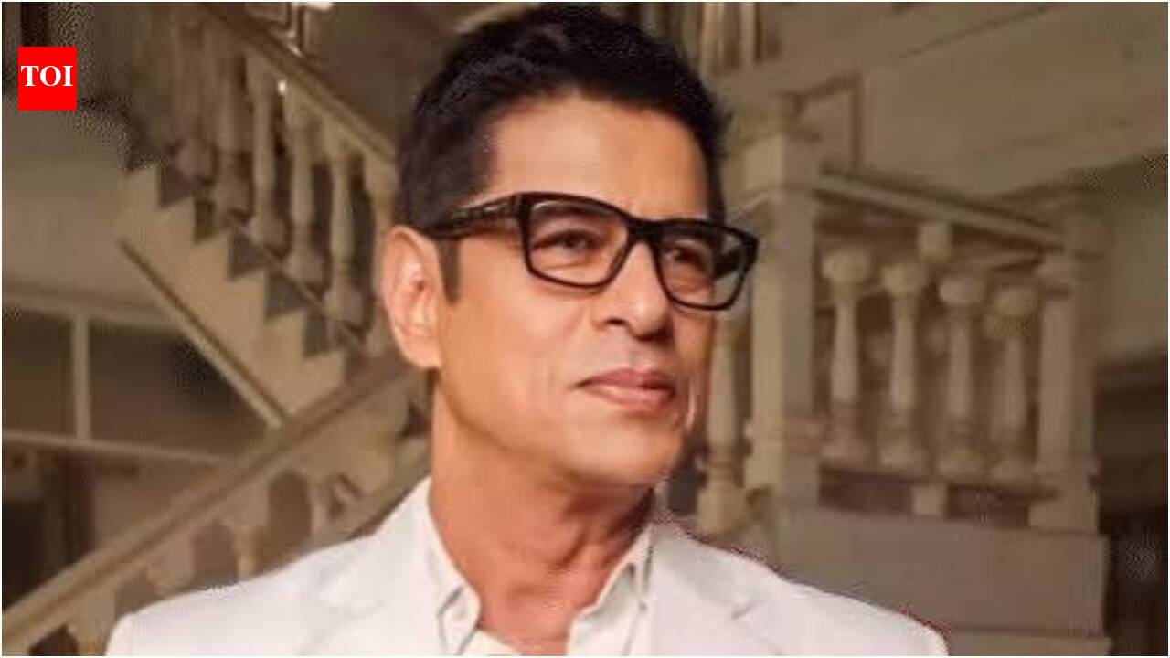 Sudesh calls Modi Lord Vishnu's avatar, wants to wash feet and drink