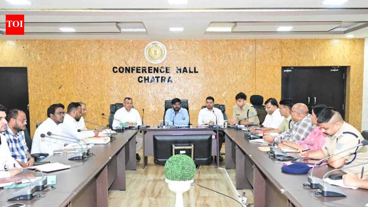 Intensify crackdown to curb illegal mining: Chatra DC to officials