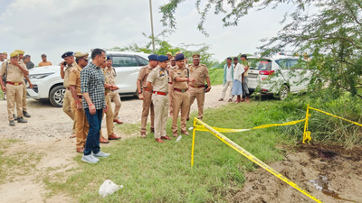 2 workers found dead near roadside field in UP