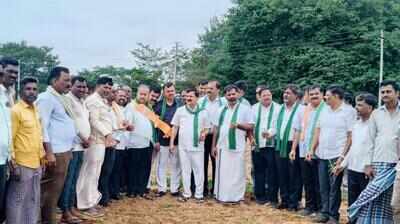 Farmers flag daytime power shortage during BJP drought visit