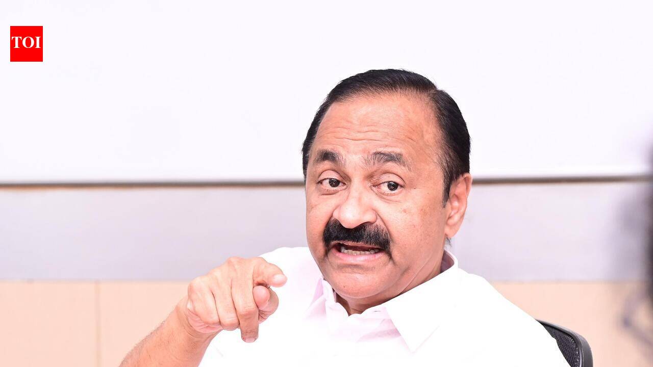 VACB finds no evidence against CM in Punarjani case
