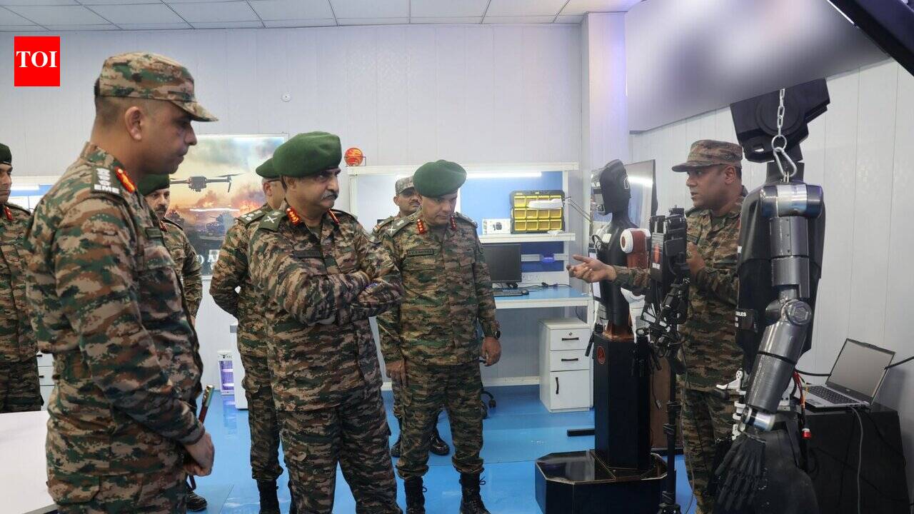 Lt Gen Rajesh Pushkar reviews operational preparedness at Jaisalmer, pays tribute to 1971 war heroes at Longewala