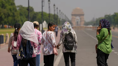 Delhi min temp 28 deg Celsius; forecast of rain