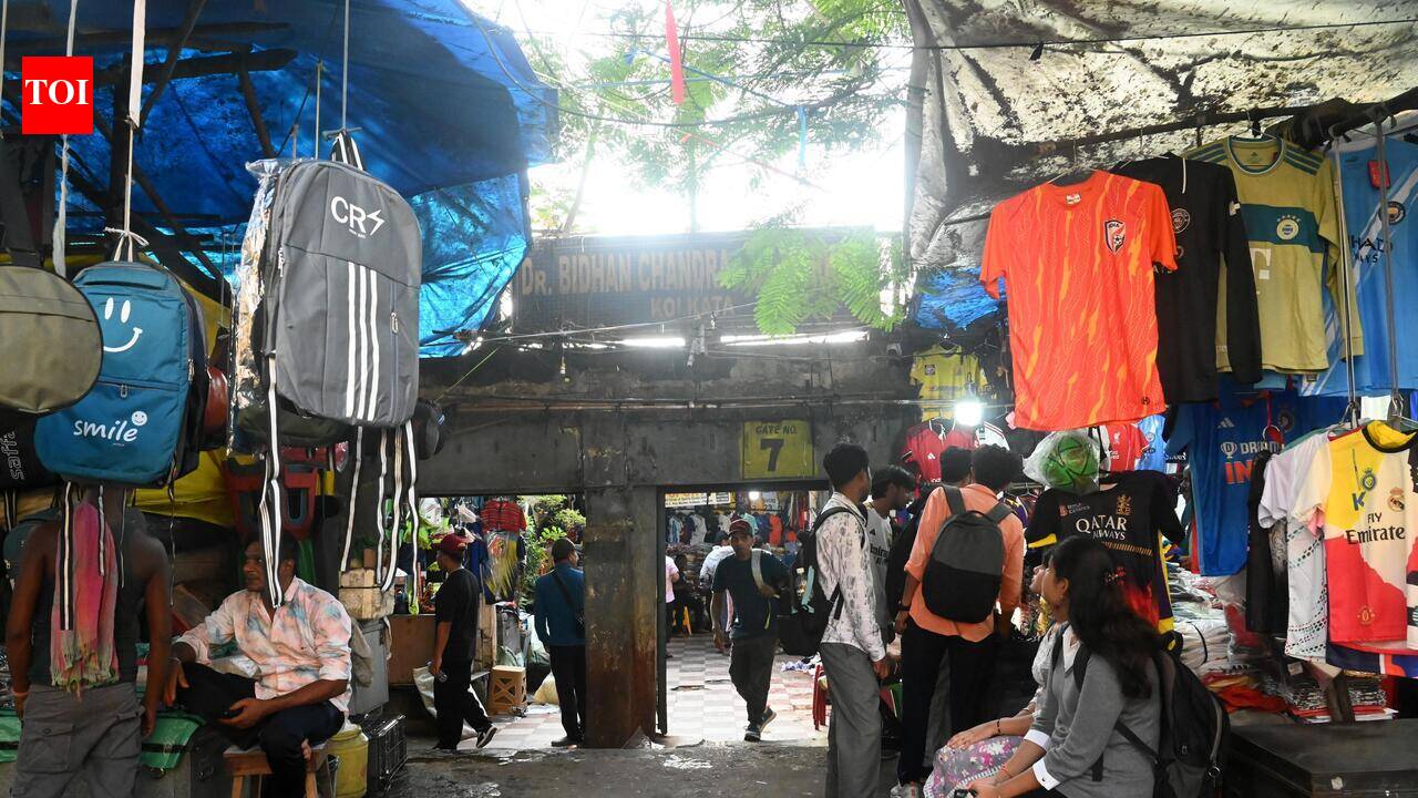 Shift to makeshift stalls by Aug 26: Govt to Maidan Mkt traders