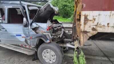 Eight of family injured after Tempo Traveller rams into  parked truck on Mumbai-Nashik Highway in Bhiwandi