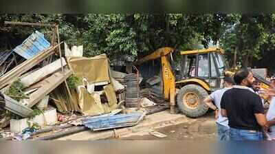 20 business units built on govt land along Golf Course Road razed